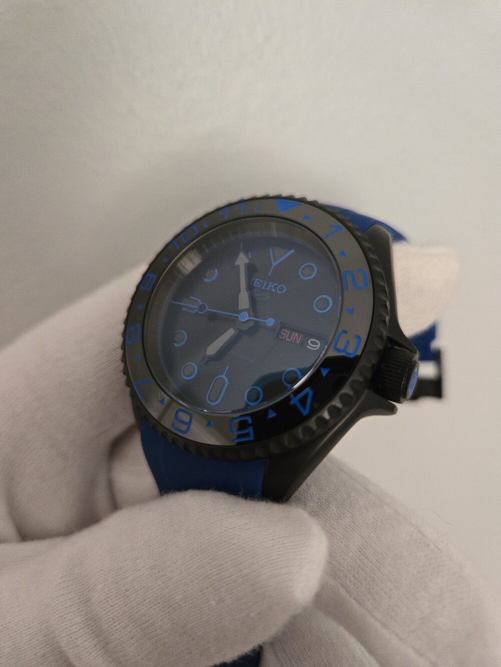 Custom Seiko Mod Automatic Men's Watch - Picture 3 of 6